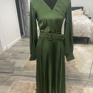 Silk olive color MAXI dress. Size Small